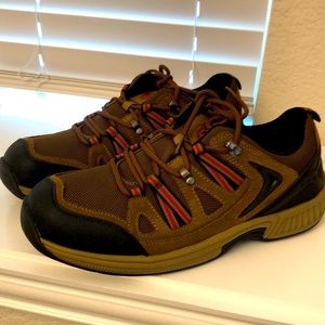 Orthofeet Mens Athletic Shoe with orthotic support